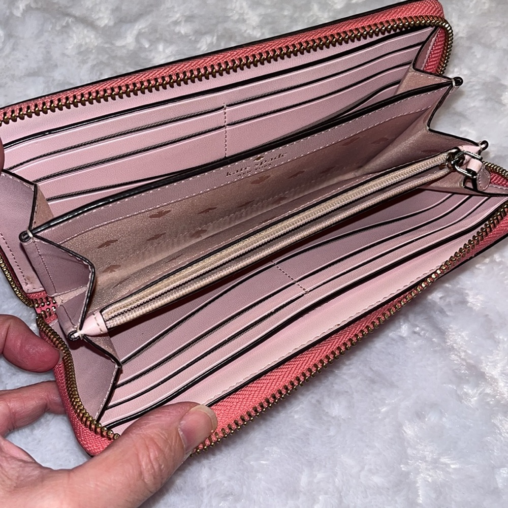 kate spade EUC Picnic in the Park Large ZipAround Strawberry Wallet - Picture 10 of 17